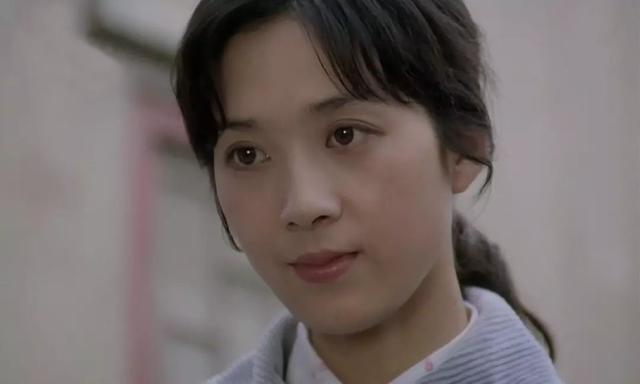 在演艺生涯中,龚雪曾主演,参演《祭红《好事多磨《子夜《七月