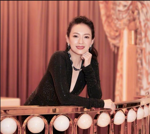 看了章子怡36岁前任,再看看48岁现任汪峰,网友:真不知她咋选的