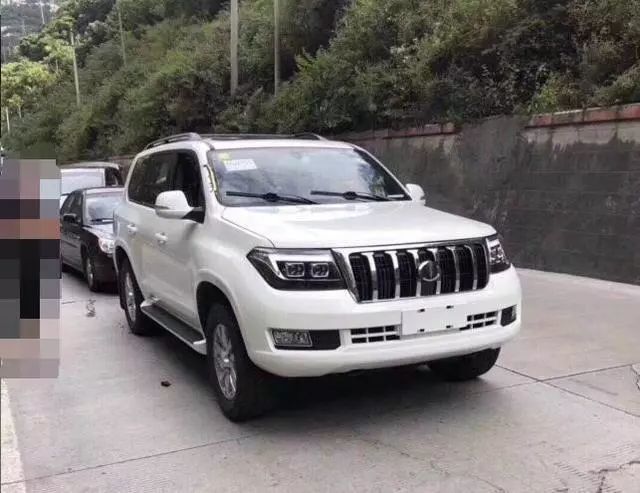 国产又出硬派越野 搭4 6l V8发动机 看外观丰田陆巡懵了 丰田陆巡 V8发动机 硬派越野车 兰德酷路泽 恒天汽车 排量