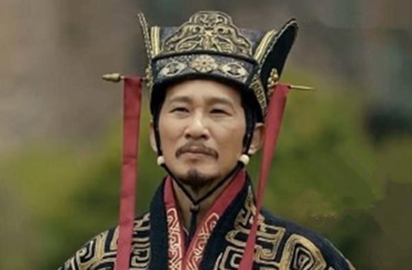 据该传载:"初,吕虔有佩刀,工相之,以为必登三公,可服此刀.