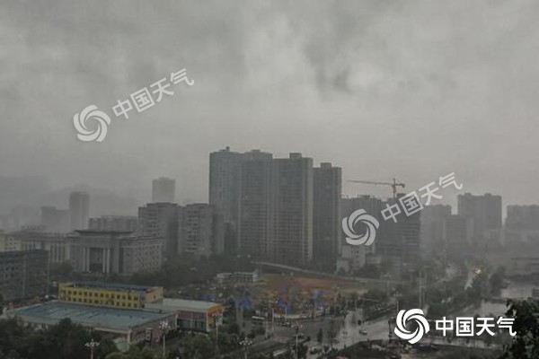 湖南强降雨来袭长沙等湘中地区雨势猛烈局地暴雨 腾讯网