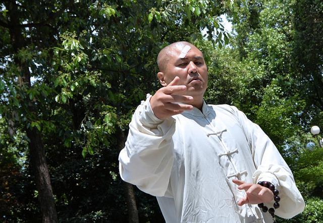 以前是作为劈挂拳或者八卦掌的基础训练用的.