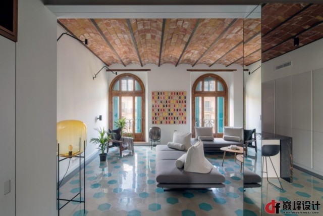 充满通透感的镜之家 巴塞罗那城中心区域