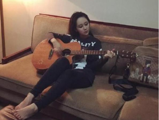 杨紫晒出自己住的房子,装修得不能再普通了,这确定是明星的家?