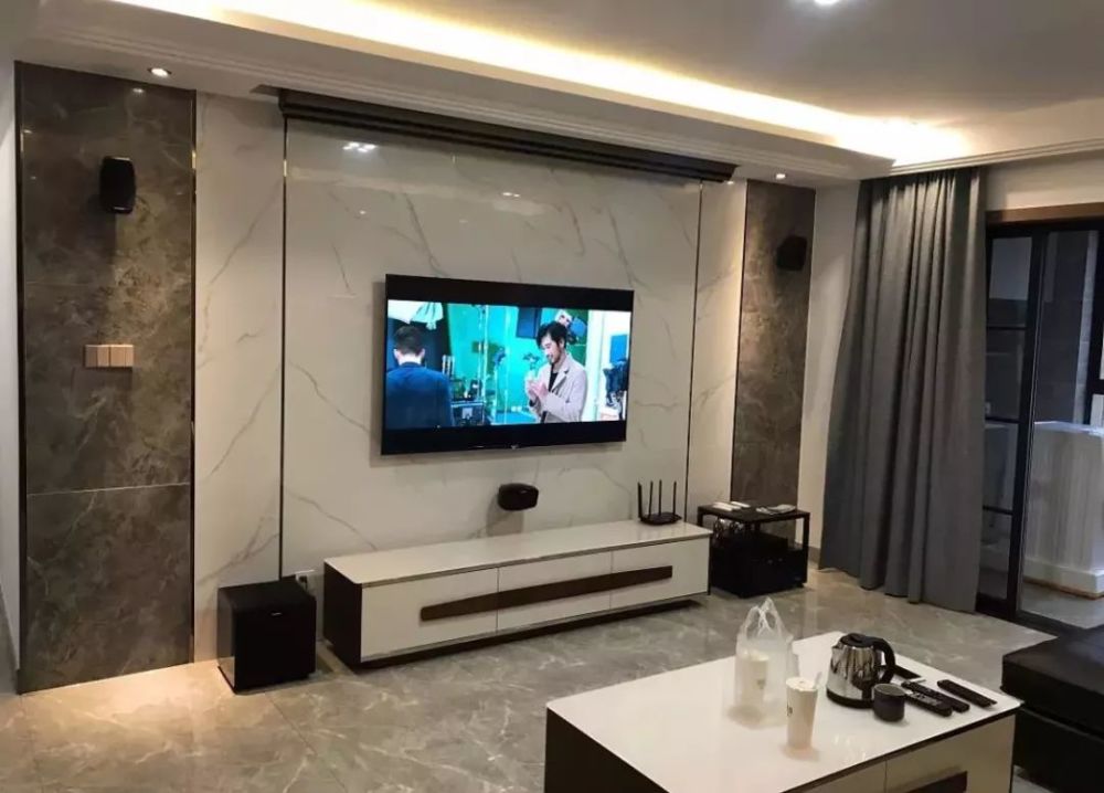 小户型的电视背景墙简单装一下就好了颜值够高又不显繁杂