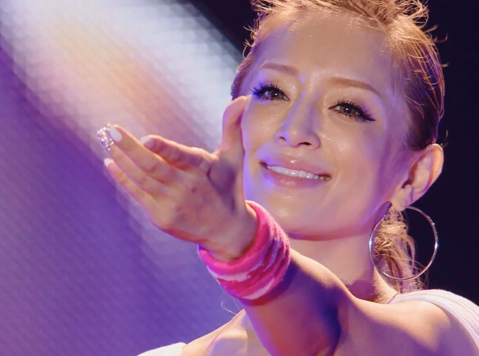 韩国有个音乐鬼才权志龙,美国是泰勒,中国这位一开嗓你就知道他!