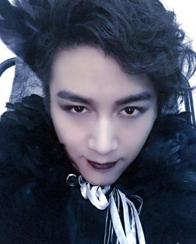 当男星化上烟熏妆,陈晓不男不女,陈伟霆帅到炸裂,邓超是来搞笑的