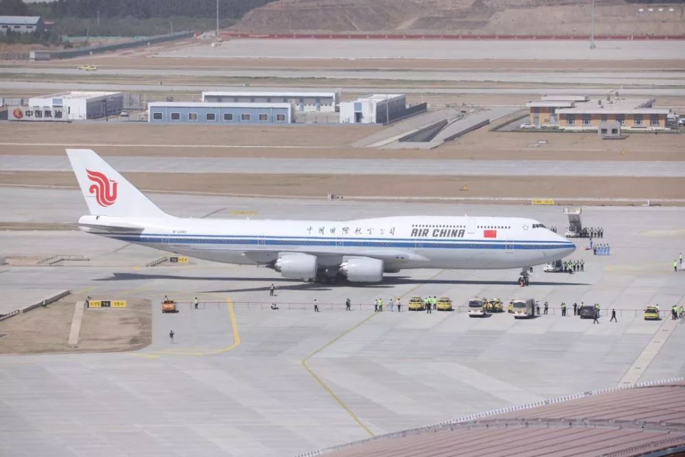 南方航空派出的是全球最大客機a380,編號b-6138.