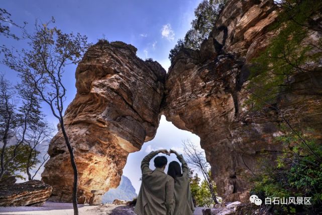 關注並轉發白石山景區官方微信內容至朋友圈,集贊滿100個,即贈送白石