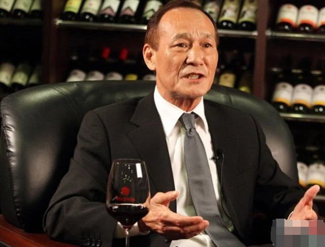 猖獗一时的香港黑帮,为何在回归后全消失了?14k老大说出真相