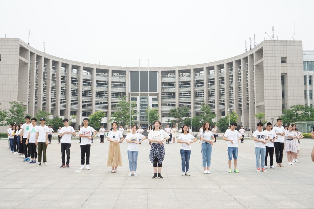 经济学院母亲节《感恩的心》手语表演