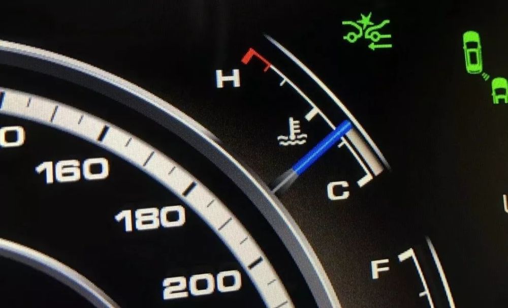 天气降温,仪表盘上这10种故障指示灯亮起时,请马上停车!