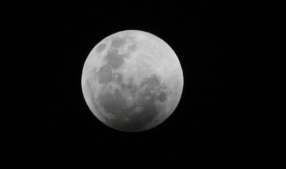 NASA：月球正在冷却变得越来越小 网友：连月球都在瘦身(图1)