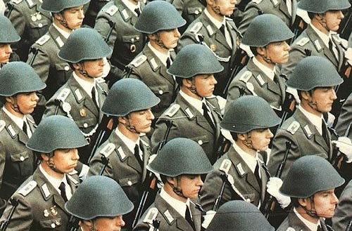 史上最强兼最丑钢盔--东德M56型钢盔,别看