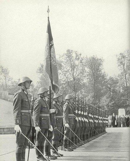 史上最强兼最丑钢盔--东德M56型钢盔,别看