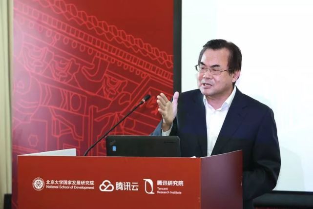 工业和信息化部原部长,中国工业经济联合会会长李毅中指出,发展数字