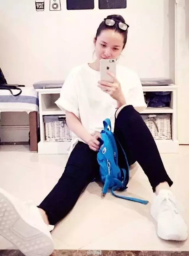 "孔雀男"靳东北京豪宅首次曝光,价值2000万,室内装修简约