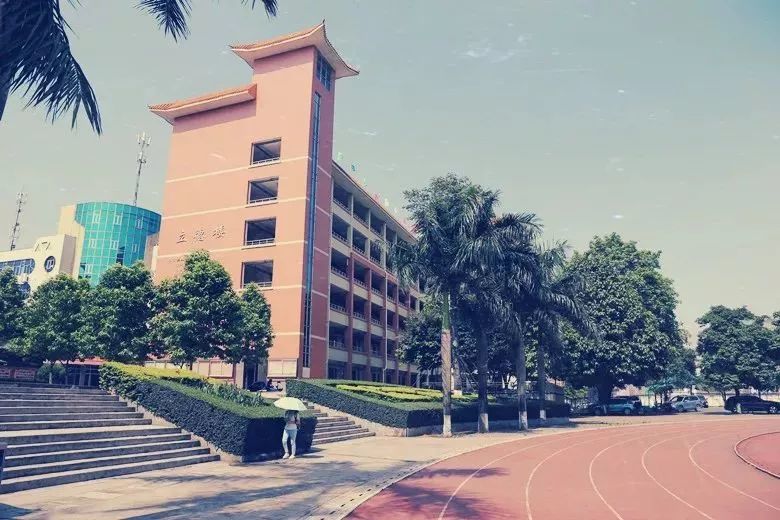 贵港这些高中,哪所是你心目中的最美?一起为你