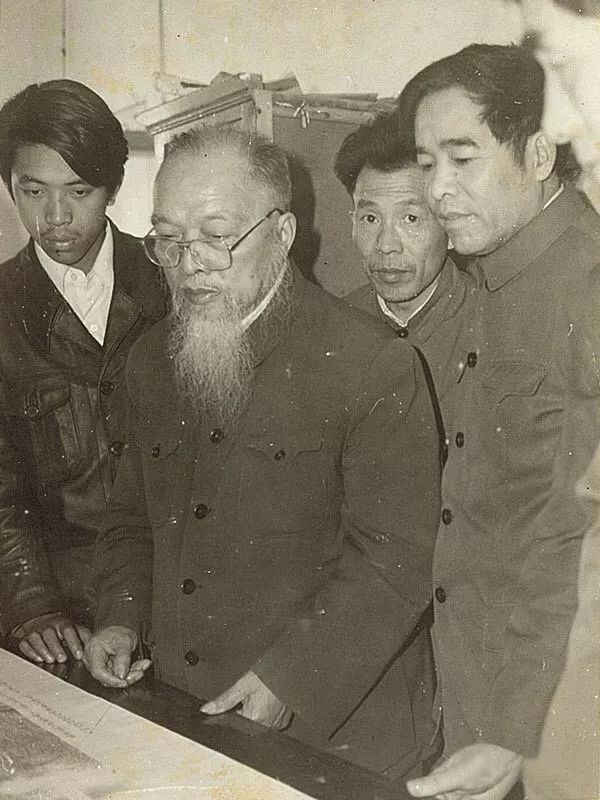 钱镜塘|一生捐赠文物3900余件，16辆卡车7天7夜运完，六莹堂主何许人也？