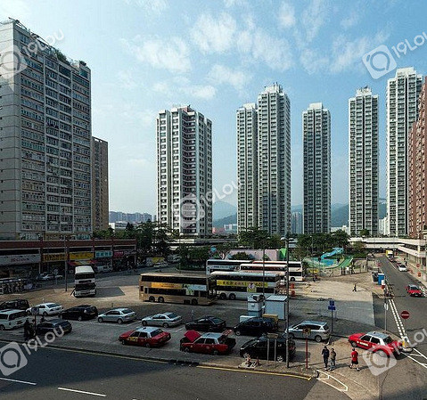 结婚4年要离婚 房产证登记两人的名字 现在要