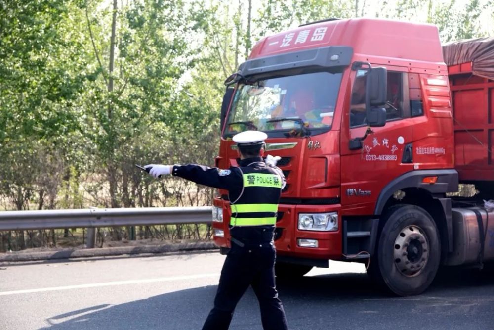 如何在驿马岭收费站内广场避堵?货车驾驶员迅速看过来!