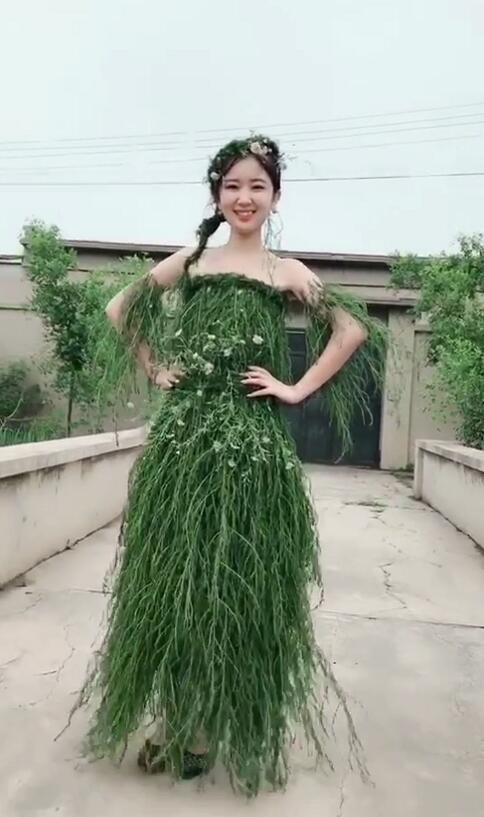 树枝菜叶塑料袋…90后美女自制"环保装"走红
