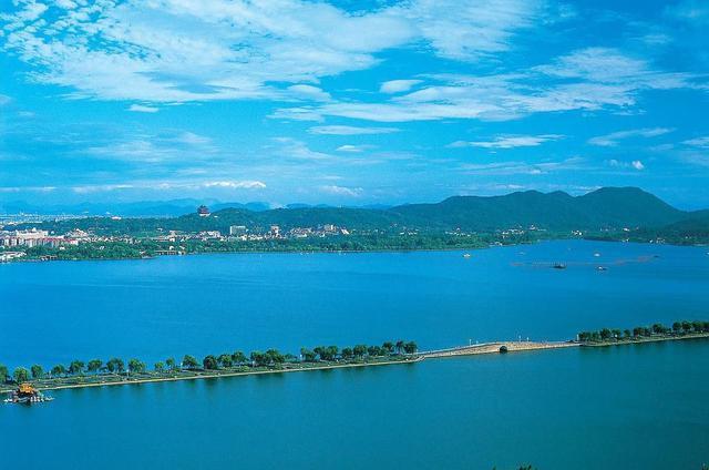 西湖苏堤全景图片