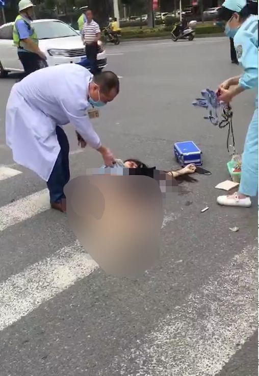 安溪:28岁女子骑车横穿马路,斑马线上被撞飞,当场死亡!