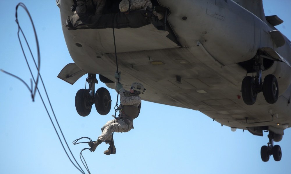 平沙落雁式?美军四等人为伤亡愁白头,让"鱼鹰"机尾装上无人机