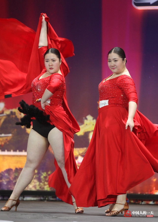 320斤双胞胎胖妹跳拉丁舞创业,郑州买房安家走红网络