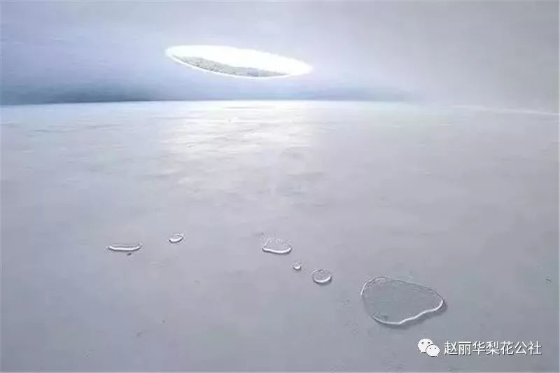 这座日本丰岛美术馆，仿佛濑户内海的一滴眼泪