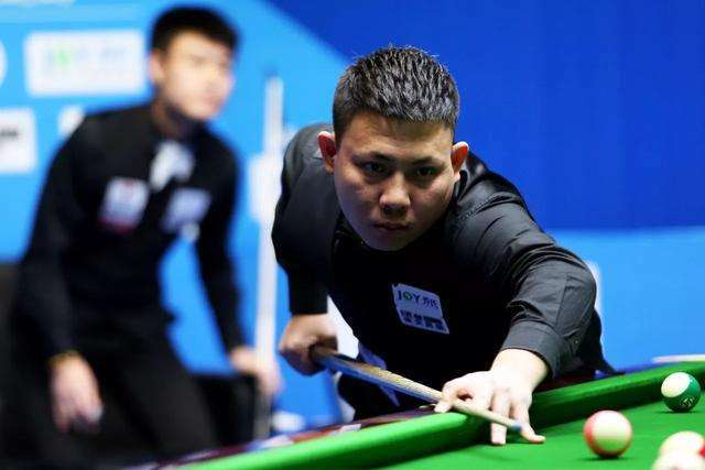 中国球王再爆发!郑宇伯15-6打崩对手,杰森肖连续摔袋失良机