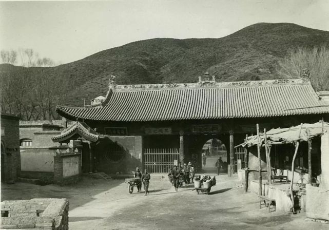 葛瀛楼 山西晋祠▲飞梁前铁狮子 山西晋祠▲傅公祠▲奉胜寺舍利塔