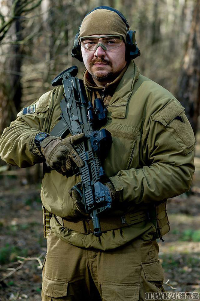 "拉扎列夫战术"公司无托版ak-74 设计粗糙可能是试验型号