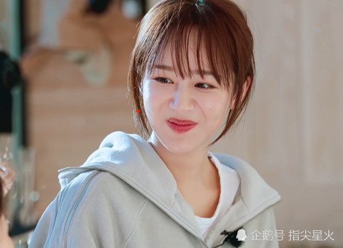难怪女生用头发挡住脸 看到杨紫拨开头发的画面 网友 我想静静 腾讯网