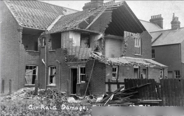 百年前英伦上空魔影笼罩,德军巨型航空器肆虐伦敦