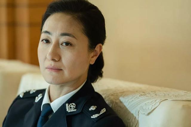 《破冰行动》的左兰处长证明,真正的精英女性绝不需要大红唇