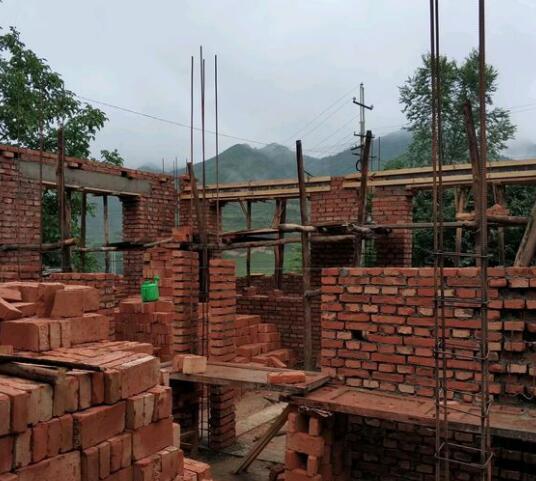 老早就明白建房以实用为主,美观其次,为此只花18万建一层平房