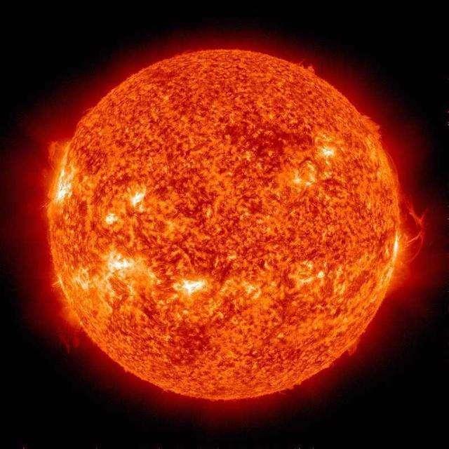 太阳成了红巨星,我们必须带地球流浪吗?《流浪地球》有个好启示