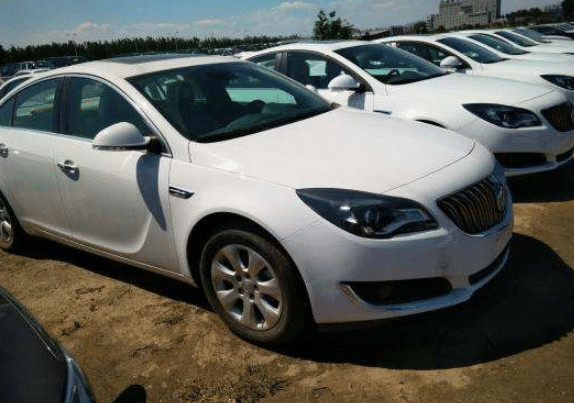 北京|北京偶遇一辆别克车！车尾贴的字引发共鸣：万千北京人心里苦啊