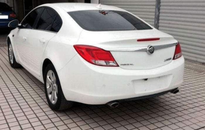 北京|北京偶遇一辆别克车！车尾贴的字引发共鸣：万千北京人心里苦啊