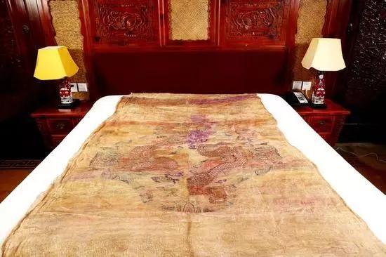 乾隆皇帝的裹尸布到底经历了什么三年间从9万元变成13亿