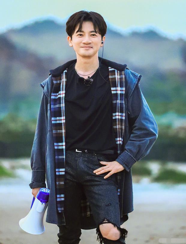 苏有朋又出新造型,45岁大叔英俊潇洒,见证什么是真正的男神