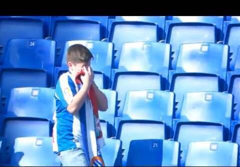 西班牙人球迷中文索要武磊球衣 用的还是彩虹