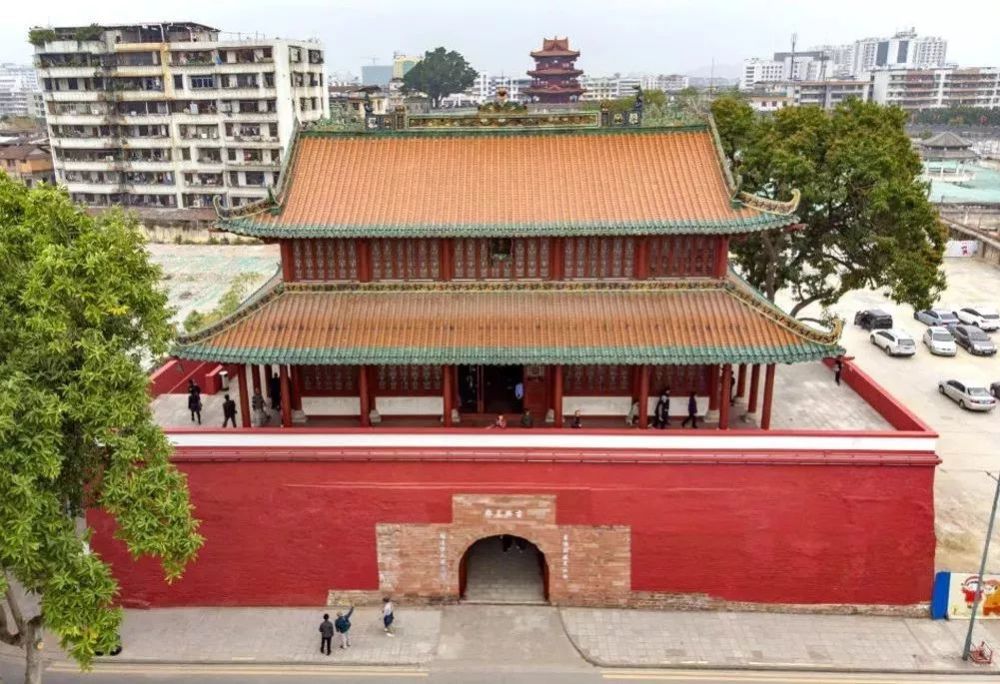 重和元年十月二十一日(1118年12月5日),宋徽宗欣然命笔题写"肇庆府"三