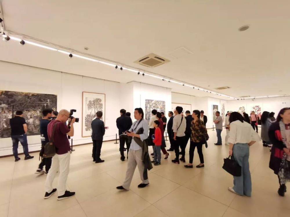 "寸草春晖"邓圣中国画作品展在徐州李可染艺术馆举行