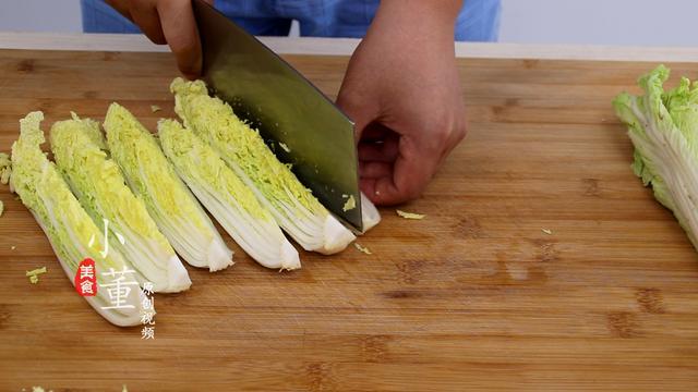 娃娃菜别再涮火锅了,大厨教你秘制做法,香辣开胃,吃了还想吃