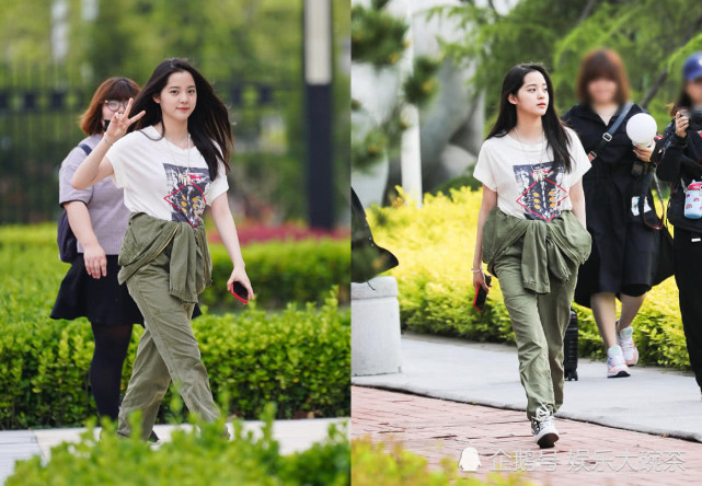 欧阳娜娜街拍美照变身天真烂漫的美少女 全身洋溢着青春的气息 欧阳娜娜