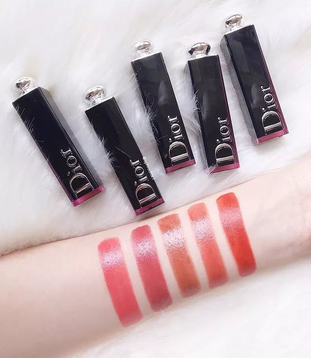 优点全部否定同"一笔抹煞" 一笔抹杀比喻轻率地把成绩优点全部否定 一