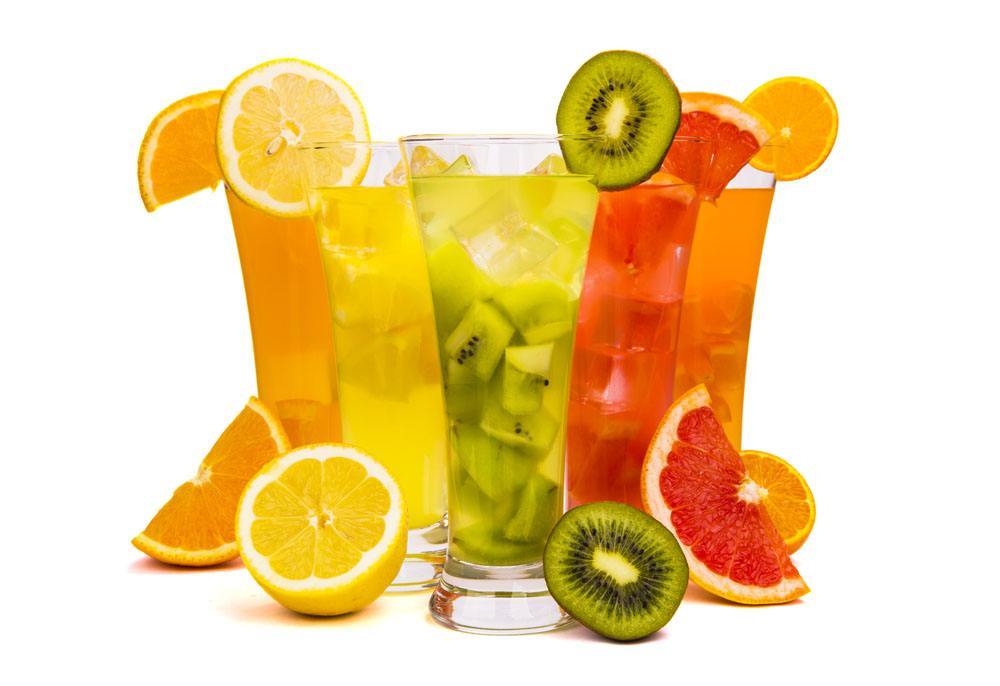 饮料一般是酸性的,会腐蚀牙齿表面的牙釉质,很容易对人牙齿表面的牙